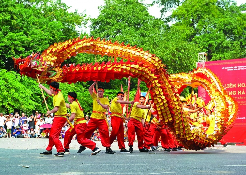 Traditional Dragon Dance uses long multi-segment dragons that undulate to drum rhythms